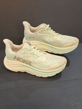 Hoka Clifton 10 Women's Mint and White Cushioned Shoes Size 8.5